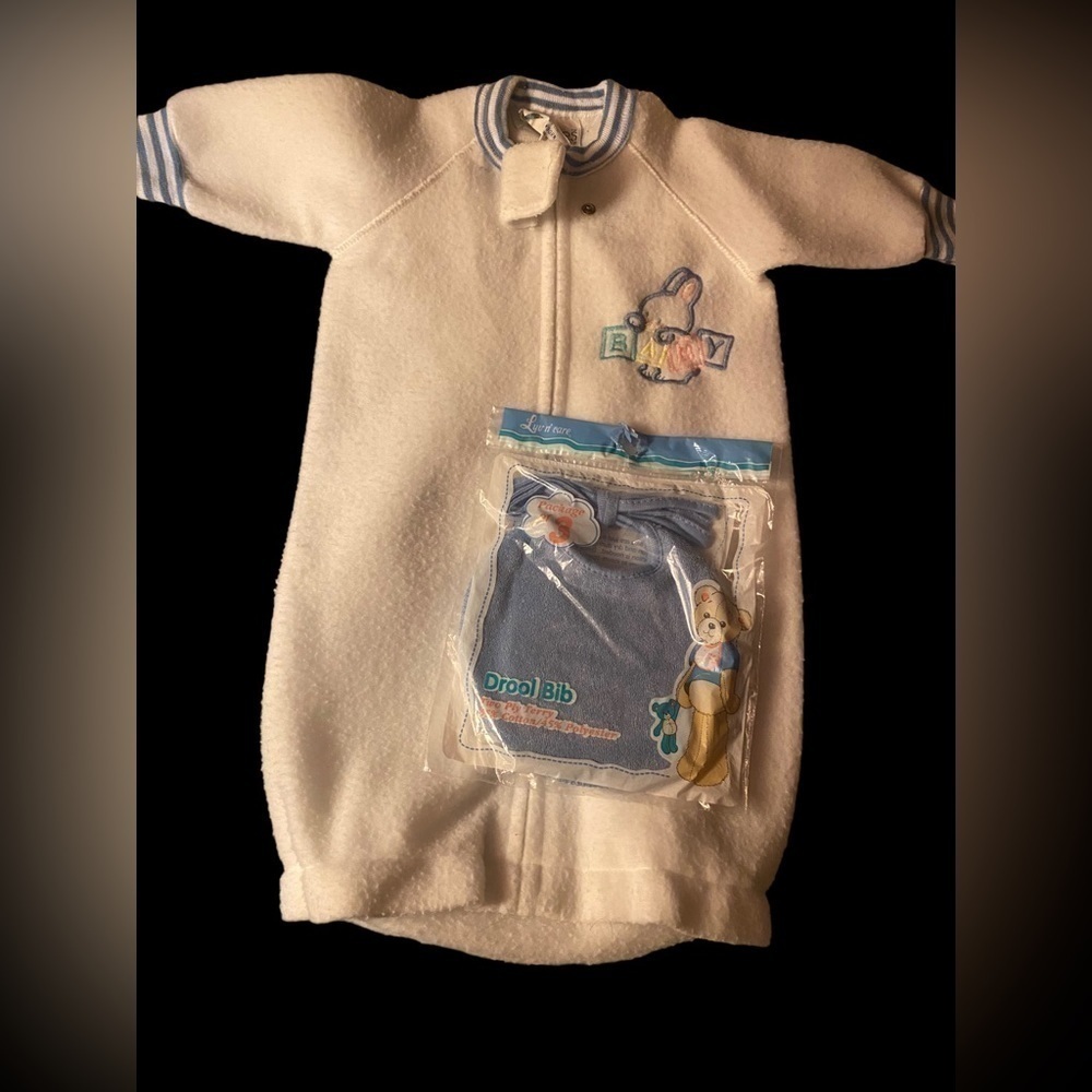 𝅺🎁 baby plush sleeping bag and bibs bundle 🎁